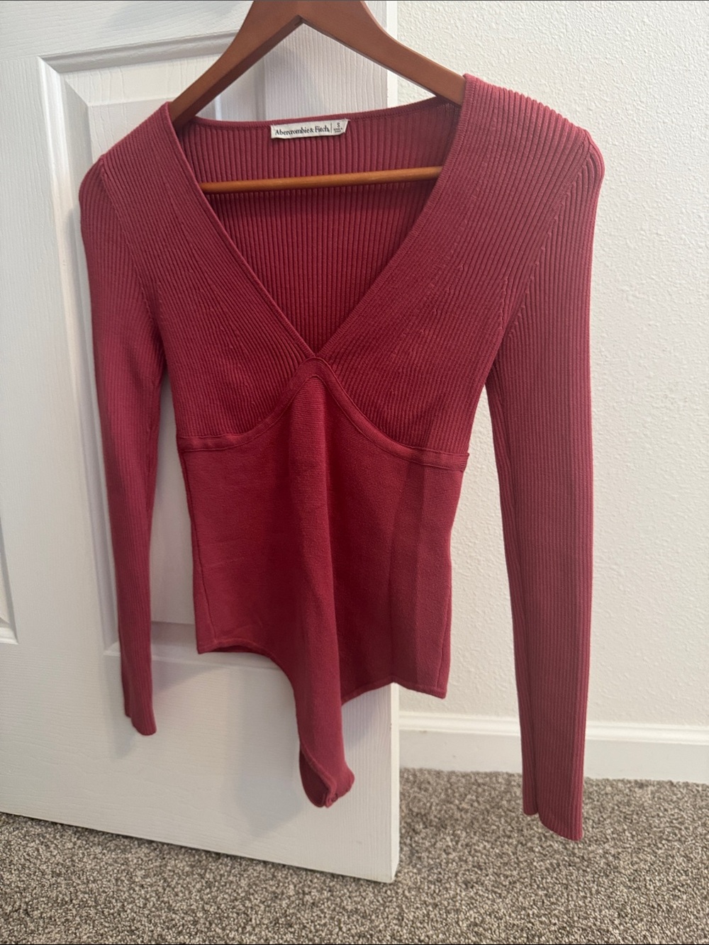 Abercrombie & Fitch Ribbed Deep V Long Sleeve Bodysuit - Rose